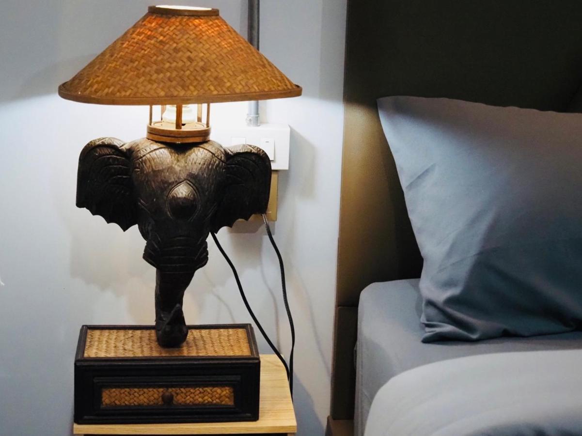 Wild Ones Hostel Bangkok Ngoại thất bức ảnh