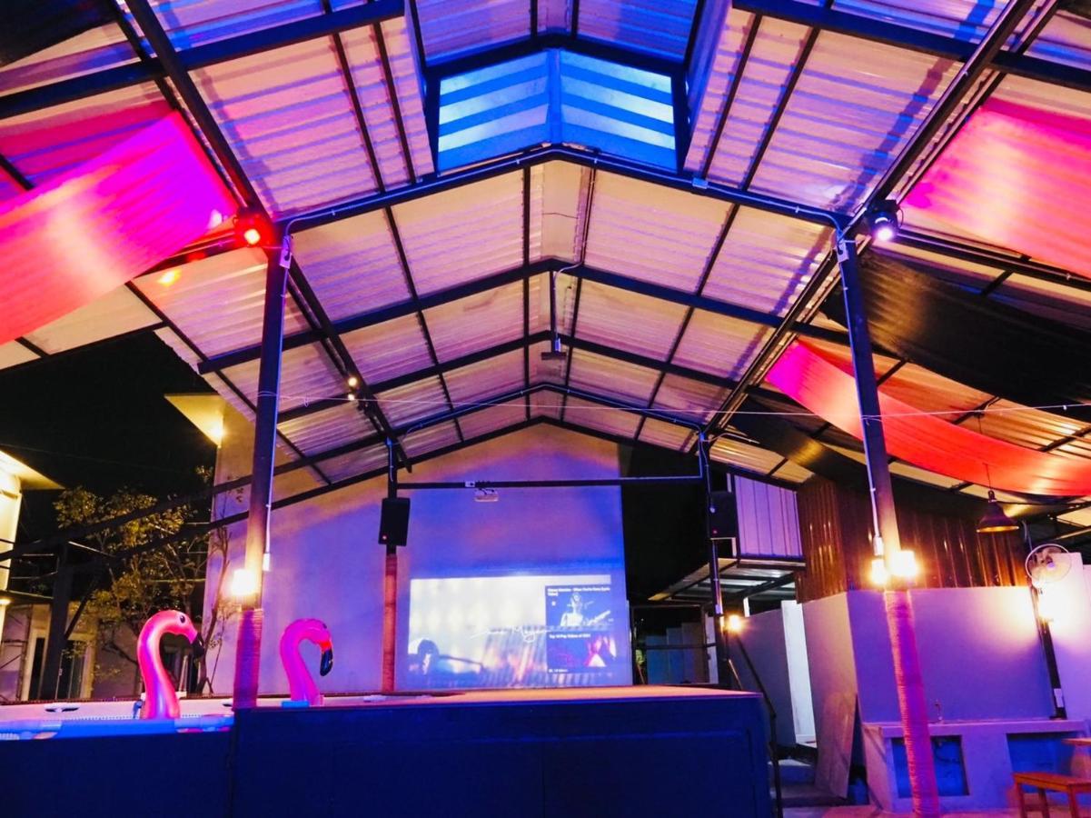 Wild Ones Hostel Bangkok Ngoại thất bức ảnh