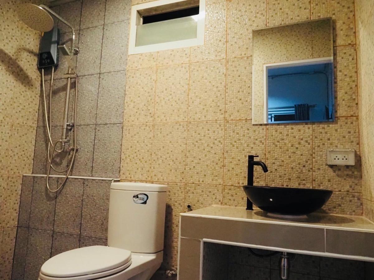 Wild Ones Hostel Bangkok Ngoại thất bức ảnh